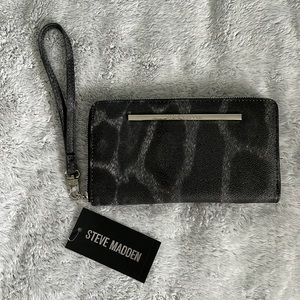 Steve Madden wristlet
